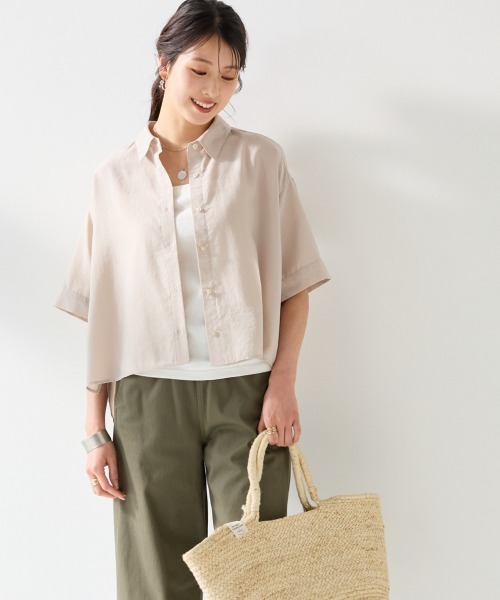 SMILE LAND(スマイルランド)の「<大きいサイズ>【美極シャツ】ショート丈シャツ<大きいサイズ有>(シャツ/ブラウス・レディース・チャコール/サーモンピンク/イエロー/ベージュ・3L/LL/4L/L/5L)」の13枚目の写真