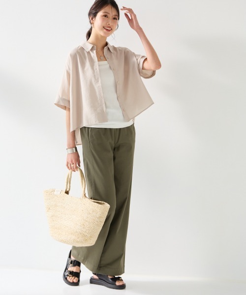 SMILE LAND(スマイルランド)の「<大きいサイズ>【美極シャツ】ショート丈シャツ<大きいサイズ有>(シャツ/ブラウス・レディース・チャコール/サーモンピンク/イエロー/ベージュ・3L/LL/4L/L/5L)」の12枚目の写真