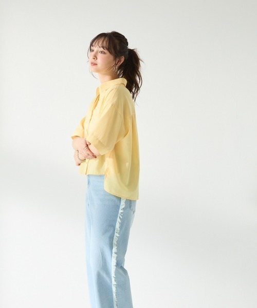 SMILE LAND(スマイルランド)の「<大きいサイズ>【美極シャツ】ショート丈シャツ<大きいサイズ有>(シャツ/ブラウス・レディース・チャコール/サーモンピンク/イエロー/ベージュ・3L/LL/4L/L/5L)」の7枚目の写真