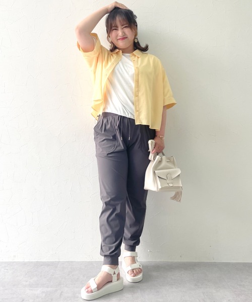 SMILE LAND(スマイルランド)の「<大きいサイズ>【美極シャツ】ショート丈シャツ<大きいサイズ有>(シャツ/ブラウス・レディース・チャコール/サーモンピンク/イエロー/ベージュ・3L/LL/4L/L/5L)」の20枚目の写真