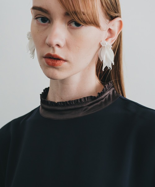WHYTO.(ホワイト)の「「WHYTO. / ホワイト」シアーリーフイヤリング(イヤリング・レディース・ホワイト系その他/オフホワイト/ブラック系その他/ブラック・FREE)」の5枚目の写真