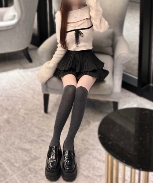 ALLuRing ChaRm(アリュリングチャーム)の「Frill Ribbon knit set / フリルリボンニットアンサンブル 2点セット(ニット/セーター・レディース・ブラック/アイボリー・FREE)」の1枚目の写真