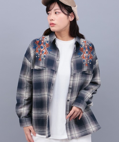 チチカカ(チチカカ)の「刺繍ワッフルチェックシャツ(シャツ/ブラウス・レディース・ネイビー/カーキ/ブラック・FREE)」の3枚目の写真