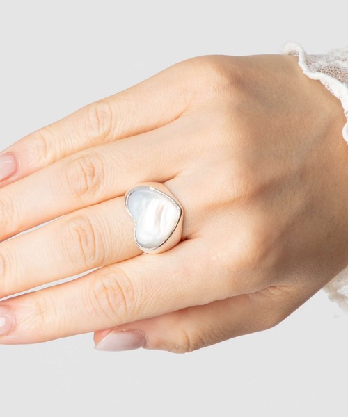 ANNIKA INEZ（アニカイネズ）の「ANNIKA INEZ Pearl Heart Ring, Lrg アニカ イネズ パール ハート リング ラージ（リング・レディース・シルバー・FREE/7）」の9枚目の写真