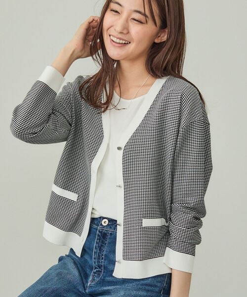 INDIVI(インディヴィ)の「【軽く羽織れる/洗える】ジャケット風カーディガン(カーディガン/ボレロ・レディース・ブラック系4/ライトグレー系4・05/38/34/15 /13)」の2枚目の写真