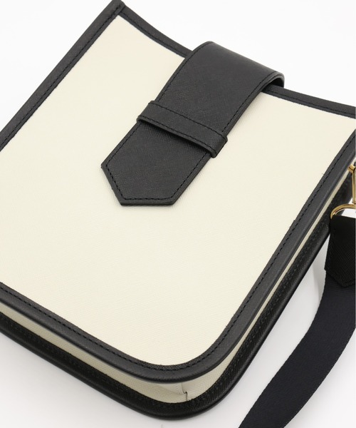 CULLNI(クルニ)の「Clasp lock Leather Mini Shoulder Bag(ショルダーバッグ・メンズ・ブルーグリーン/ブラウン系/ブラック/グレー/オフホワイト・ONESIZE)」の9枚目の写真