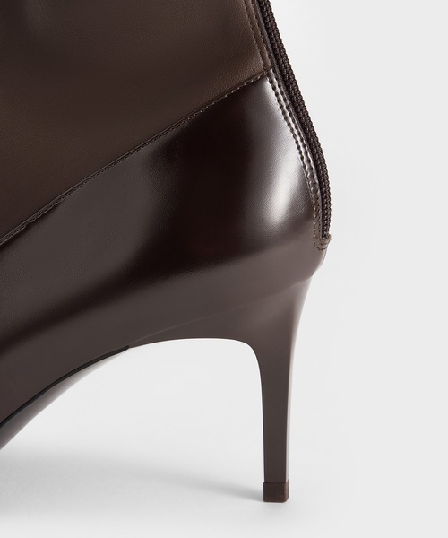 CHARLES & KEITH（チャールズ & キース）の「ポインテッドトゥ スティレットヒールアンクルブーツ（ブーツ・レディース・ブラック系その他7/ダークブラウン/オフホワイト・23.5cm/23cm/24.5cm/22.5cm/25.5cm/25cm）」の17枚目の写真