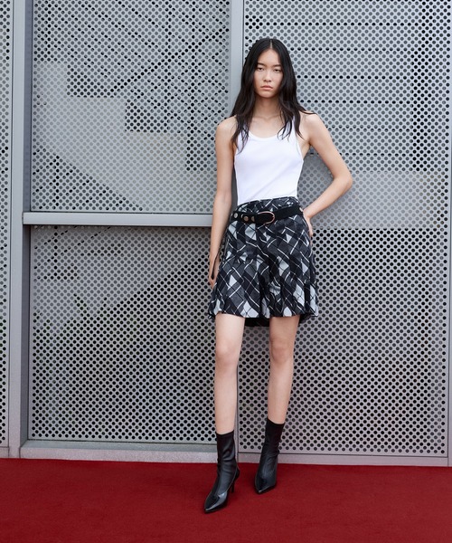 CHARLES & KEITH（チャールズ & キース）の「ポインテッドトゥ スティレットヒールアンクルブーツ（ブーツ・レディース・ブラック系その他7/ダークブラウン/オフホワイト・23.5cm/23cm/24.5cm/22.5cm/25.5cm/25cm）」の11枚目の写真
