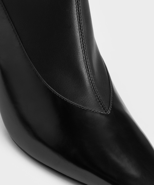 CHARLES & KEITH（チャールズ & キース）の「ポインテッドトゥ スティレットヒールアンクルブーツ（ブーツ・レディース・ブラック系その他7/ダークブラウン/オフホワイト・23.5cm/23cm/24.5cm/22.5cm/25.5cm/25cm）」の6枚目の写真