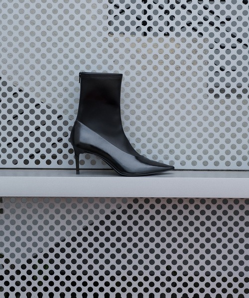CHARLES & KEITH（チャールズ & キース）の「ポインテッドトゥ スティレットヒールアンクルブーツ（ブーツ・レディース・ブラック系その他7/ダークブラウン/オフホワイト・23.5cm/23cm/24.5cm/22.5cm/25.5cm/25cm）」の10枚目の写真