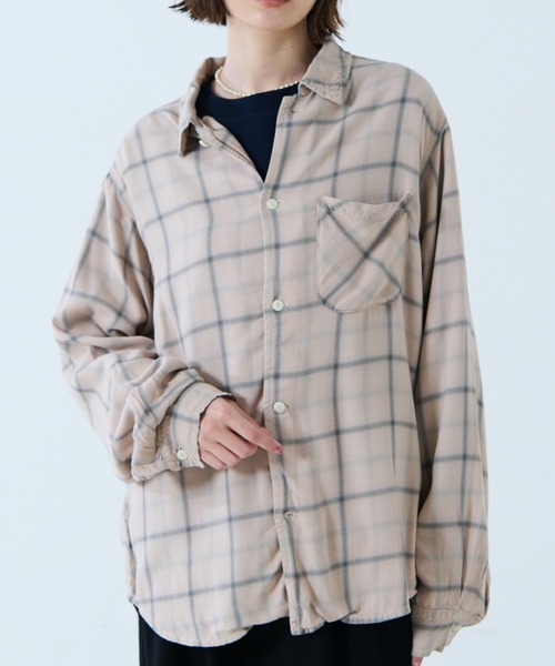 REMI RELIEF（レミレリーフ）の「【REMI RELIEF / レミレリーフ】レーヨンツイルチェックレギュラー シャツ / ユニセックス（シャツ/ブラウス・レディース・サックスブルー/オフホワイト/ブラウン/ピンク/ライトブルー・フリー）」の5枚目の写真