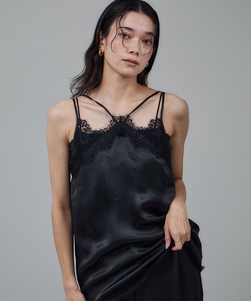 SALON adam et rope'（サロン アダム エ ロペ）の「リバーレース2WAYキャミソール（キャミソール・レディース・ブラウン/ブラック・FREE）」の2枚目の写真