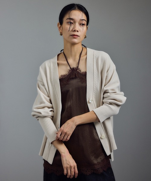 SALON adam et rope'（サロン アダム エ ロペ）の「リバーレース2WAYキャミソール（キャミソール・レディース・ブラウン/ブラック・FREE）」の9枚目の写真