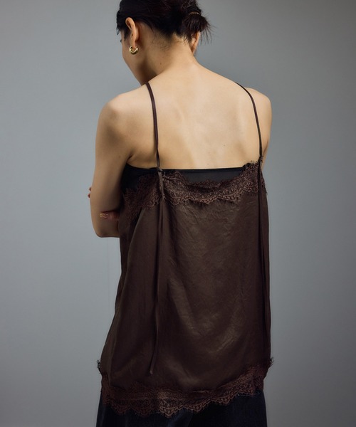 SALON adam et rope'（サロン アダム エ ロペ）の「リバーレース2WAYキャミソール（キャミソール・レディース・ブラウン/ブラック・FREE）」の11枚目の写真