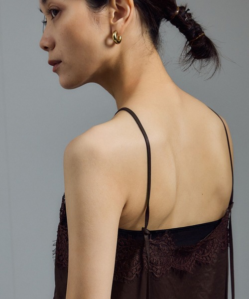 SALON adam et rope'（サロン アダム エ ロペ）の「リバーレース2WAYキャミソール（キャミソール・レディース・ブラウン/ブラック・FREE）」の12枚目の写真