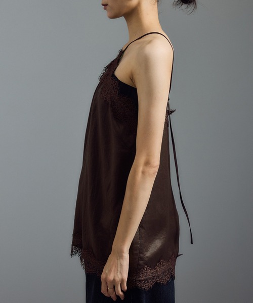 SALON adam et rope'（サロン アダム エ ロペ）の「リバーレース2WAYキャミソール（キャミソール・レディース・ブラウン/ブラック・FREE）」の15枚目の写真