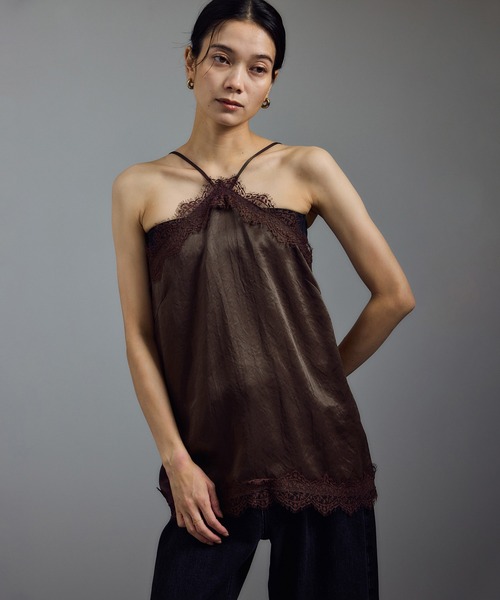 SALON adam et rope'（サロン アダム エ ロペ）の「リバーレース2WAYキャミソール（キャミソール・レディース・ブラウン/ブラック・FREE）」の6枚目の写真