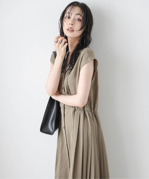 SUGAR BISKET（シュガービスケット）の「サイドプリーツフレアワンピース（ワンピース・レディース・ベージュ/ブラック/ラベンダー/ドット/ベージュ系1/ブラック系2/パープル系1/ブラック系1・フリー）」の13枚目の写真