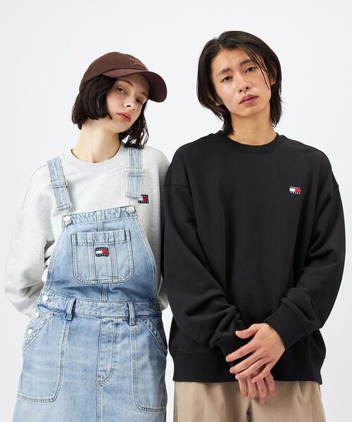 tommy jeans（トミー ジーンズ）の「リラックスバッジクルーネックトレーナー（スウェット・メンズ・ブラック/ライトグレー・X-LARGE/SMALL/LARGE/MEDIUM）」の3枚目の写真