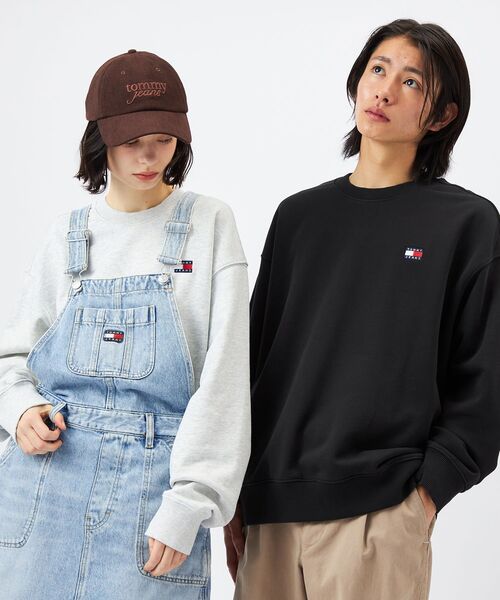 tommy jeans（トミー ジーンズ）の「リラックスバッジクルーネックトレーナー（スウェット・メンズ・ブラック/ライトグレー・X-LARGE/SMALL/LARGE/MEDIUM）」の4枚目の写真