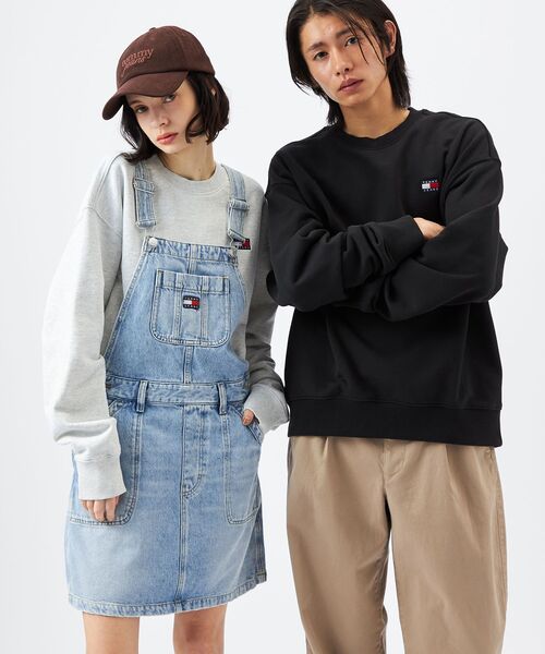 tommy jeans（トミー ジーンズ）の「リラックスバッジクルーネックトレーナー（スウェット・メンズ・ブラック/ライトグレー・X-LARGE/SMALL/LARGE/MEDIUM）」の5枚目の写真