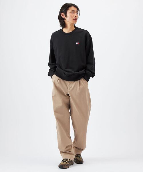 tommy jeans（トミー ジーンズ）の「リラックスバッジクルーネックトレーナー（スウェット・メンズ・ブラック/ライトグレー・X-LARGE/SMALL/LARGE/MEDIUM）」の22枚目の写真