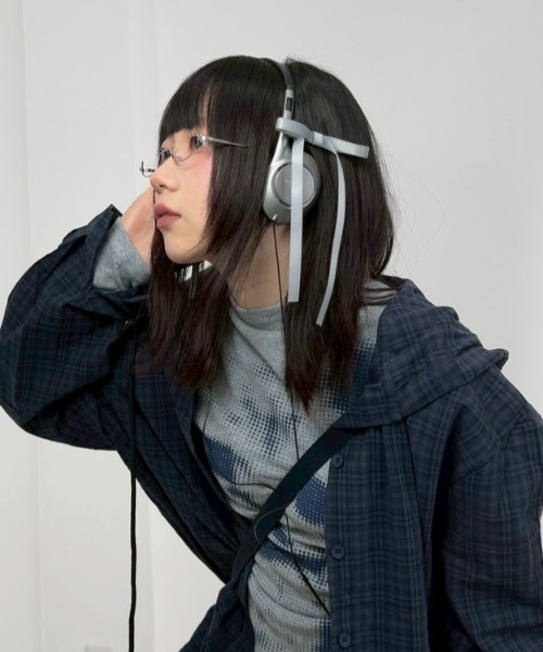 Never mind the XU / Chikashitsu+（ネバーマインド ザ エックスユー / チカシツプラス）の「【Nerd out XU】under rim eye wear / 【ナードアウトエックスユー】アンダーフレームリムレスメガネ（メガネ・メンズ・シルバー/ブラック・ONE SIZE）」の9枚目の写真