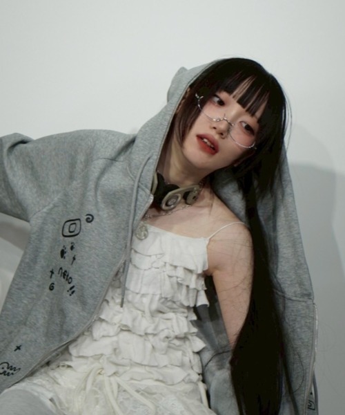 Never mind the XU / Chikashitsu+（ネバーマインド ザ エックスユー / チカシツプラス）の「【Nerd out XU】under rim eye wear / 【ナードアウトエックスユー】アンダーフレームリムレスメガネ（メガネ・メンズ・シルバー/ブラック・ONE SIZE）」の5枚目の写真