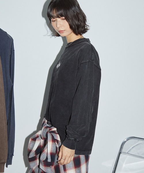 Anchor Smith（アンカー スミス）の「ヴィンテージライク パウダーブリーチ加工 ワンポイントメタルロゴロンT（Tシャツ/カットソー・レディース・ブラック/ネイビー/ブラウン・L/M）」の5枚目の写真