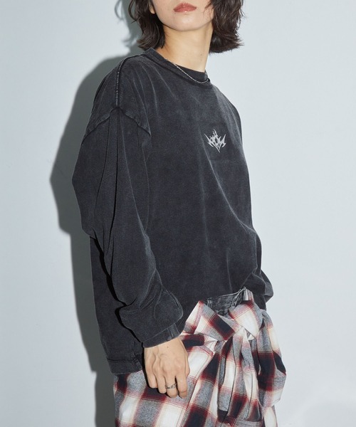 Anchor Smith（アンカー スミス）の「ヴィンテージライク パウダーブリーチ加工 ワンポイントメタルロゴロンT（Tシャツ/カットソー・レディース・ブラック/ネイビー/ブラウン・L/M）」の6枚目の写真