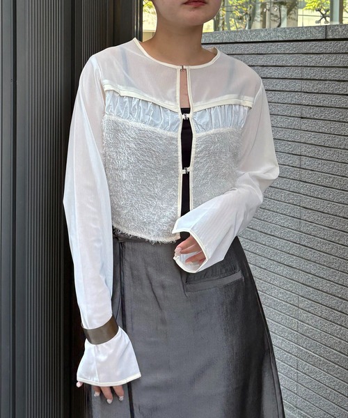 &g'aime(アンジェム)の「【&g'aime】フェザーMIXシアーボレロ Feather-Blend Sheer Bolero(シャツ/ブラウス・レディース・ブラック/ホワイト・FREE)」の3枚目の写真