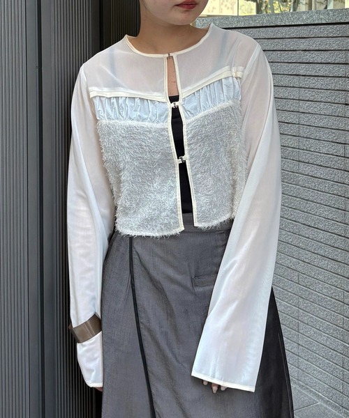 &g'aime(アンジェム)の「【&g'aime】フェザーMIXシアーボレロ Feather-Blend Sheer Bolero(シャツ/ブラウス・レディース・ブラック/ホワイト・FREE)」の5枚目の写真