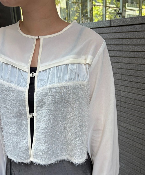 &g'aime(アンジェム)の「【&g'aime】フェザーMIXシアーボレロ Feather-Blend Sheer Bolero(シャツ/ブラウス・レディース・ブラック/ホワイト・FREE)」の11枚目の写真