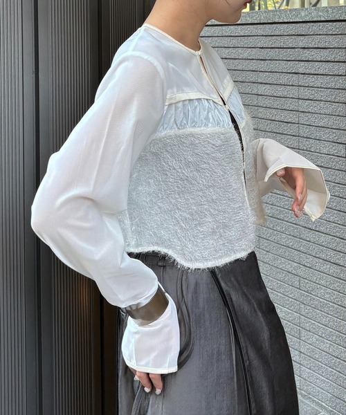 &g'aime(アンジェム)の「【&g'aime】フェザーMIXシアーボレロ Feather-Blend Sheer Bolero(シャツ/ブラウス・レディース・ブラック/ホワイト・FREE)」の7枚目の写真
