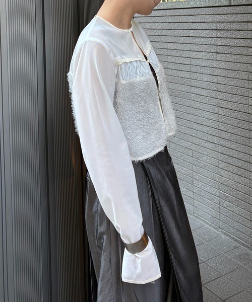 &g'aime(アンジェム)の「【&g'aime】フェザーMIXシアーボレロ Feather-Blend Sheer Bolero(シャツ/ブラウス・レディース・ブラック/ホワイト・FREE)」の8枚目の写真
