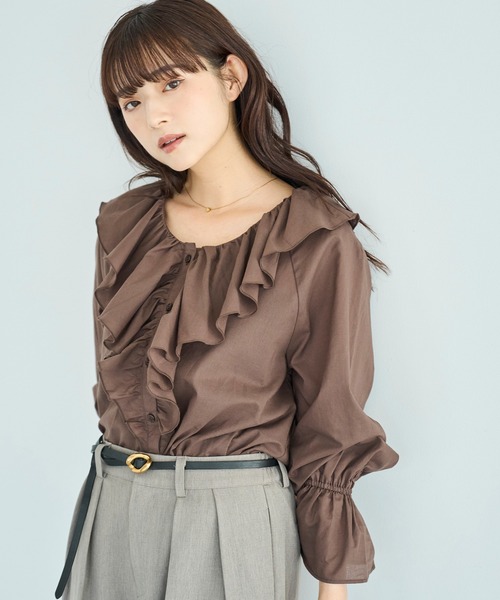 mil（ミル）の「ラッフルフリルカラー コットンブラウス【588089】（シャツ/ブラウス・レディース・オフホワイト/チャコールグレー/ブラウン・ONE SIZE）」の3枚目の写真