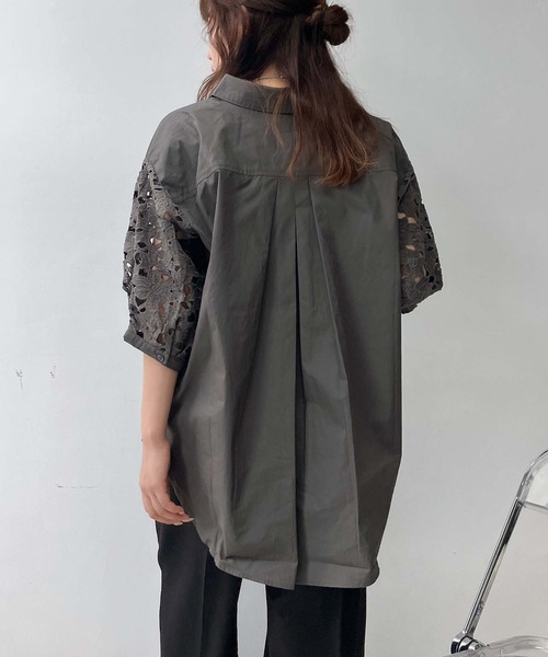 AS KNOW AS plus（アズノゥアズプラス）の「♪袖レース5分袖スキッパーシャツ（シャツ/ブラウス・レディース・ネイビー系/チャコールグレー/オフホワイト/ライトカーキ/ブルー系/ブラウン系・FREE）」の19枚目の写真