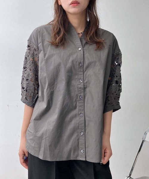 AS KNOW AS plus（アズノゥアズプラス）の「♪袖レース5分袖スキッパーシャツ（シャツ/ブラウス・レディース・ネイビー系/チャコールグレー/オフホワイト/ライトカーキ/ブルー系/ブラウン系・FREE）」の15枚目の写真