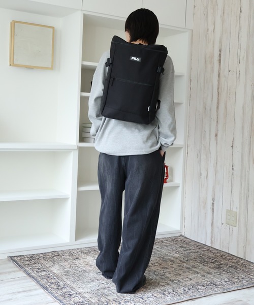 FILA（フィラ）の「【FILA/フィラ】スクエアデイパック（バックパック/リュック・メンズ・トリコロール/ブラック/ブラック系その他・FREE）」の7枚目の写真