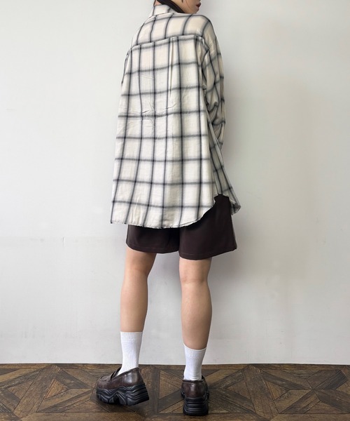 NICOLE CLUB(ニコル クラブ)の「オンブレチェックシャツ(シャツ/ブラウス・レディース・ブラウン/ネイビー/オフホワイト・MEDIUM)」の9枚目の写真