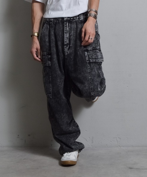 DOUBLE STEAL（ダブルスティール）の「ケミカルイージーデニムカーゴパンツ（カーゴパンツ・メンズ・ブラック/ブルー・LARGE/MEDIUM）」の3枚目の写真