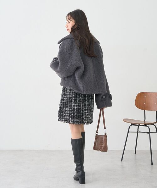 earth music&ecology（アースミュージックアンドエコロジー）の「【WEB限定】シャギーショートコート（ブルゾン・レディース・チャコールグレー/アイボリー/ベージュ/チェック・FREE）」の12枚目の写真