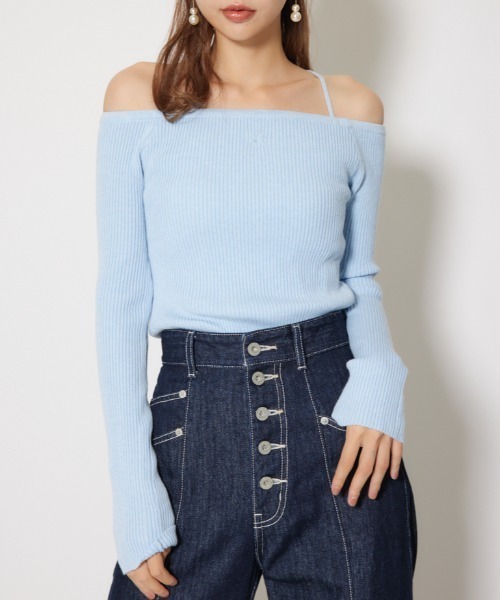 rienda（リエンダ）の「Rロゴバックリボンオフショルニットトップス 秋服 冬服（ニット/セーター・レディース・ホワイト/ライトブルー/ブラック/ベージュ・FREE）」の4枚目の写真