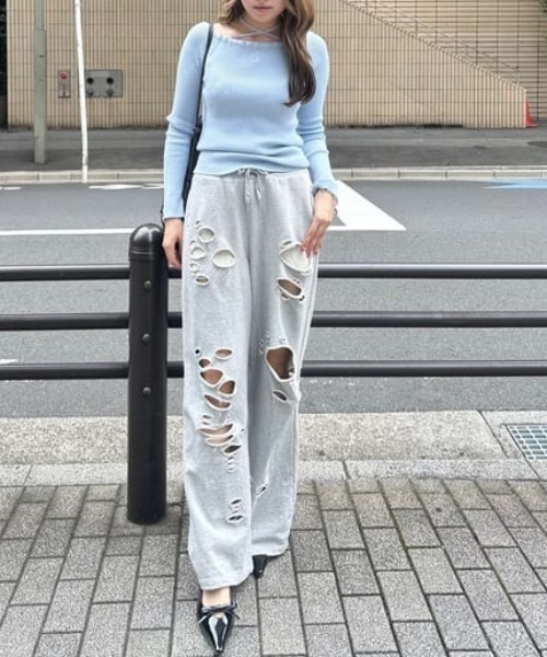 rienda（リエンダ）の「Rロゴバックリボンオフショルニットトップス 秋服 冬服（ニット/セーター・レディース・ホワイト/ライトブルー/ブラック/ベージュ・FREE）」の18枚目の写真