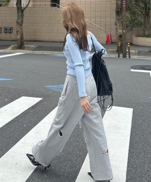 rienda（リエンダ）の「Rロゴバックリボンオフショルニットトップス 秋服 冬服（ニット/セーター・レディース・ホワイト/ライトブルー/ブラック/ベージュ・FREE）」の16枚目の写真