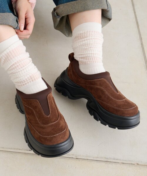 w closet（ダブルクローゼット）の「ボリュームソールスリッポン（ブーツ・レディース・ブラウン/ブラック・MEDIUM/LARGE）」の2枚目の写真