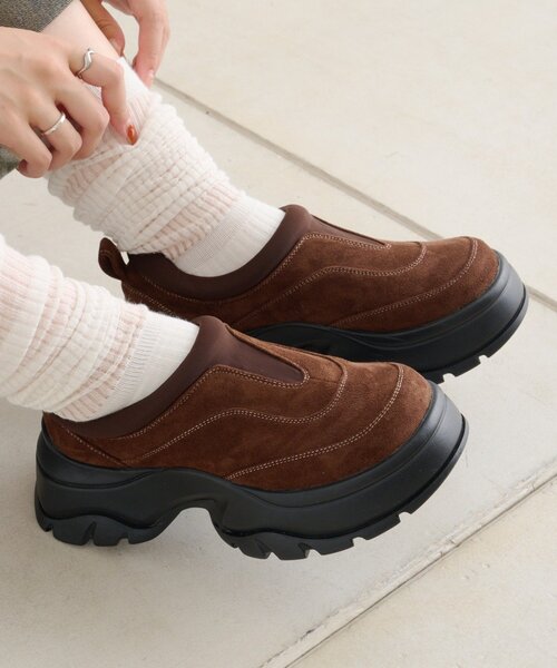 w closet（ダブルクローゼット）の「ボリュームソールスリッポン（ブーツ・レディース・ブラウン/ブラック・MEDIUM/LARGE）」の6枚目の写真