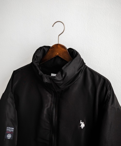 U.S. POLO ASSN.（ユーエスポロアッスン）の「U.S. POLO ASSN. ユーエスポロアッスン オーバーサイズワンポイントロゴ刺繍中綿ジャケット/スタンドネックブルゾン（ダウンジャケット/コート・メンズ・ベージュ/カーキ/ブラック/アイボリー・LL/L/M）」の7枚目の写真