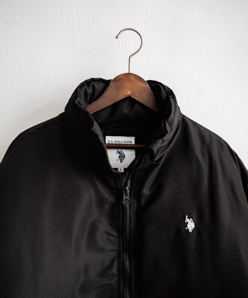 U.S. POLO ASSN.（ユーエスポロアッスン）の「U.S. POLO ASSN. ユーエスポロアッスン オーバーサイズワンポイントロゴ刺繍中綿ジャケット/スタンドネックブルゾン（ダウンジャケット/コート・メンズ・ベージュ/カーキ/ブラック/アイボリー・LL/L/M）」の13枚目の写真