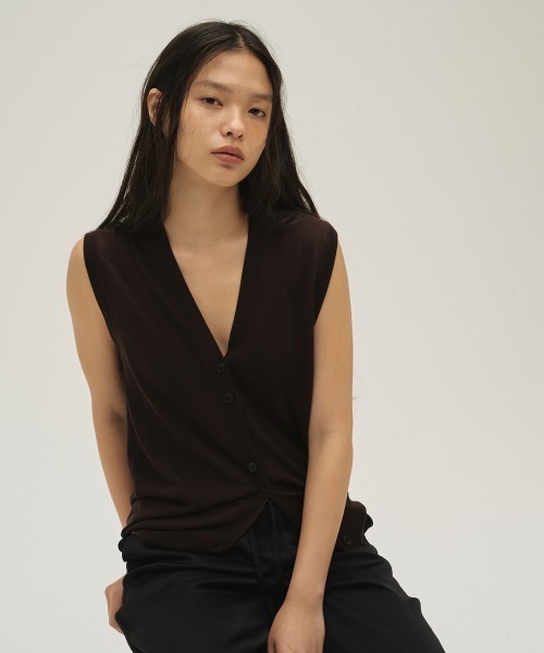 TODAYFUL(トゥデイフル)の「Tencelsilk Knit Vest(ベスト・レディース・キナリ/ブラック/ダークブラウン・FREE)」の1枚目の写真